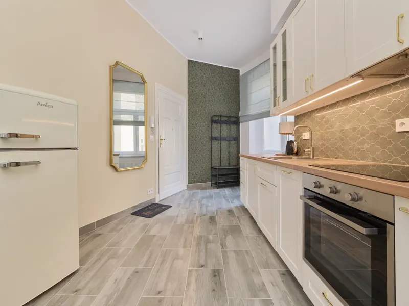 Elegancki Apartament w Kamienicy | Centrum, 2 Biurka do Pracy – zdjęcie 4