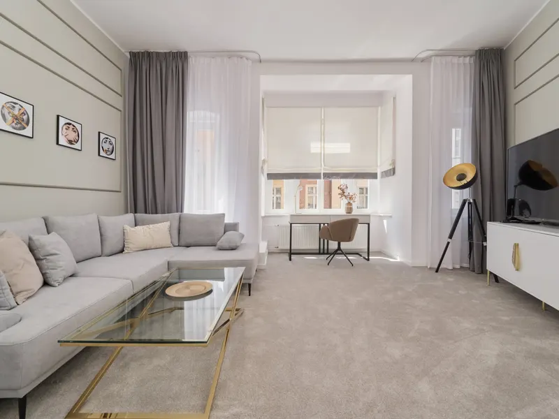 Elegancki Apartament w Kamienicy | Centrum, 2 Biurka do Pracy – zdjęcie 1