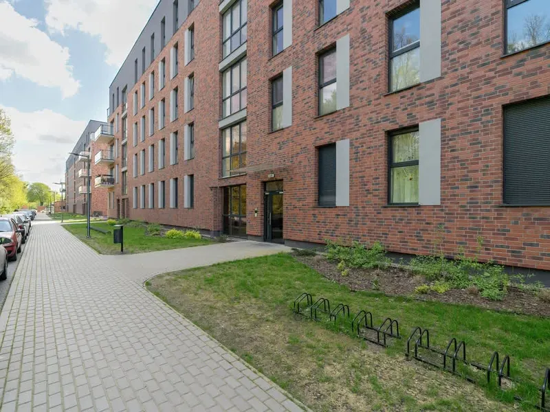 Geräumiges Appartement | 3 Schlafzimmer und 2 Garagenplätze – Foto 5