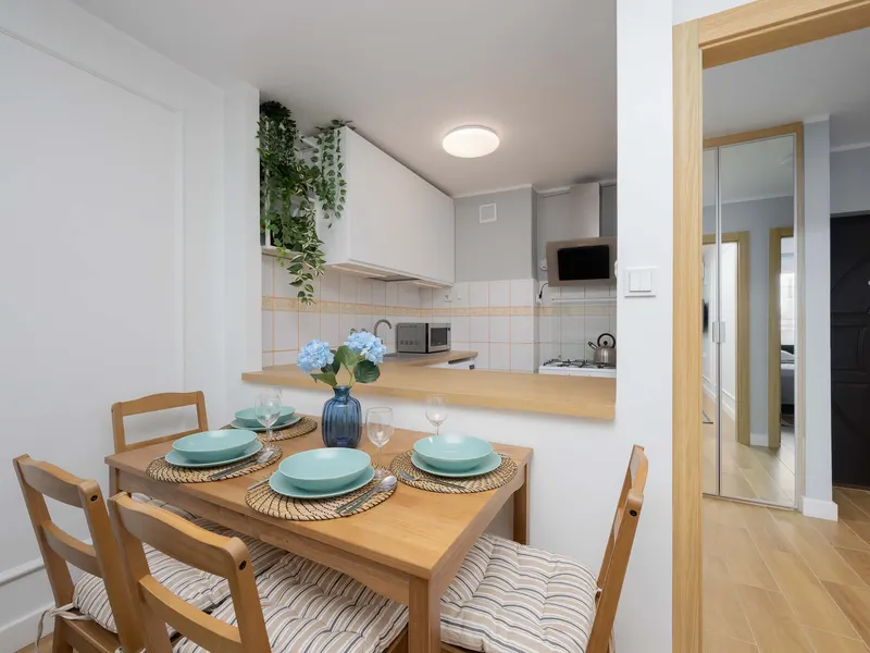 Tasteful Apartment in the Center | Air Conditioning, Balcony – photo 3