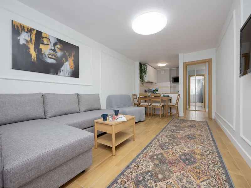 Tasteful Apartment in the Center | Air Conditioning, Balcony – photo 1