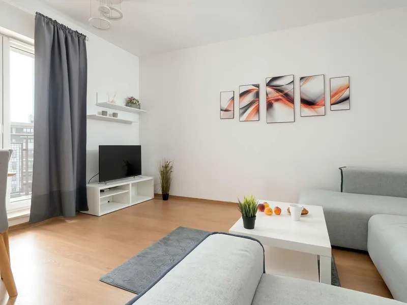 Przestronny Apartament | 2 Sypialnie, Balkon, Miejsce do Pracy – zdjęcie 1