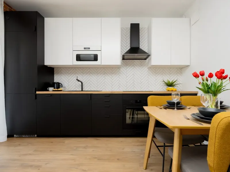 Stylish Apartment with Balcony | Parking | Workspace – photo 3