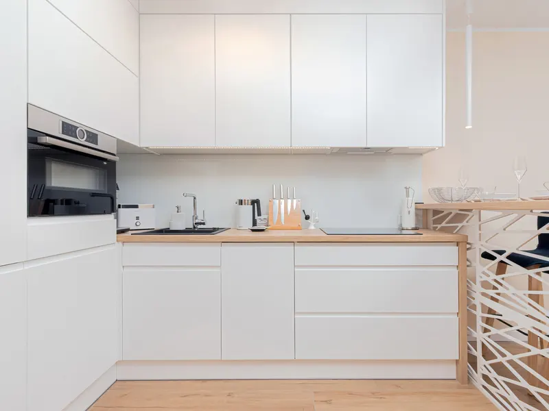 Stylowy Apartament w Centrum | Balkon i Parking – zdjęcie 4