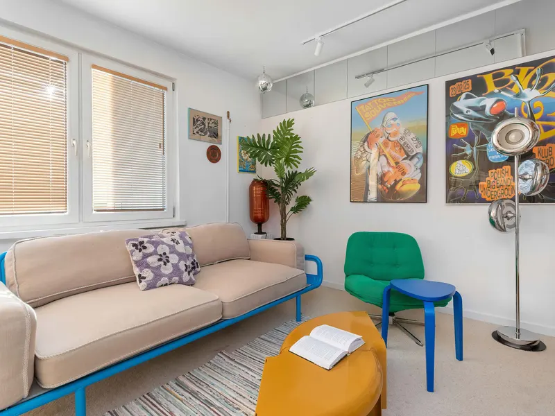 Kolorowy Apartament w Centrum | Balkon i Blisko Plaży – zdjęcie 1