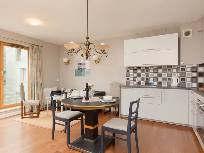Przestronny Apartament w Centrum | Parking, Blisko Plaży – zdjęcie 3