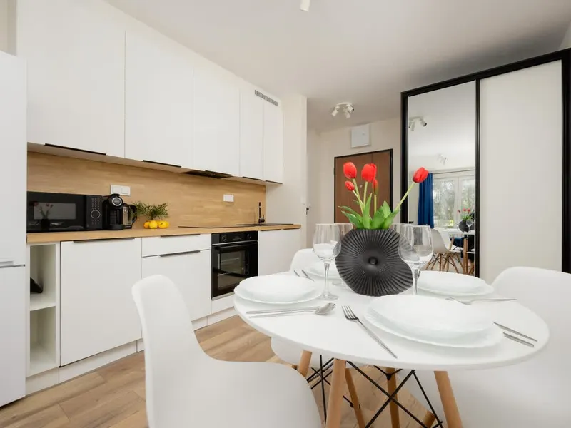Spacious Studio | Parking and Workspace – photo 2