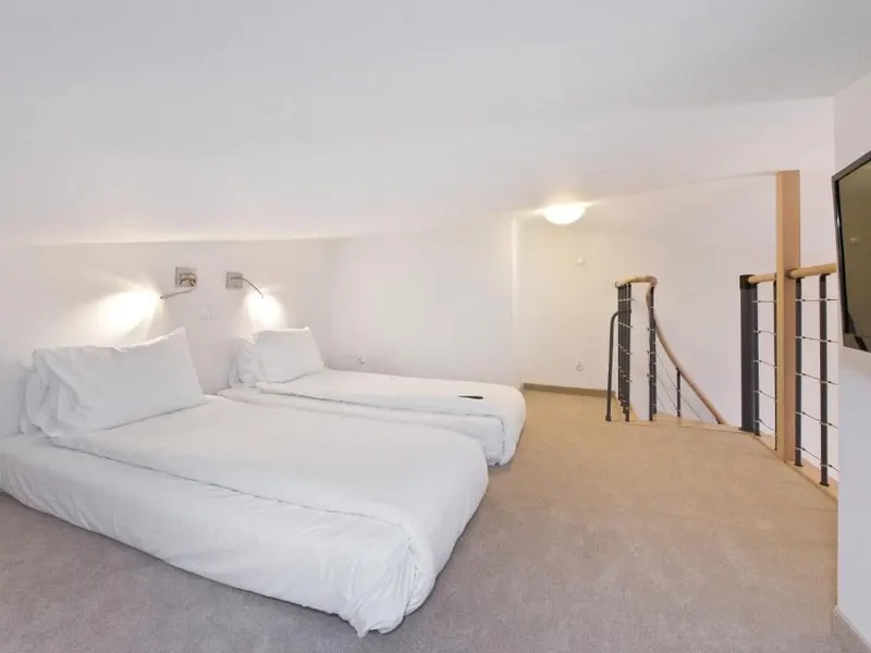 Stilvolles Studio mit Mezzanine | Klimaanlage und Parkplatz – Foto 3