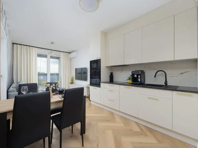 Functional Apartment in Warsaw | Balcony and Parking – photo 3