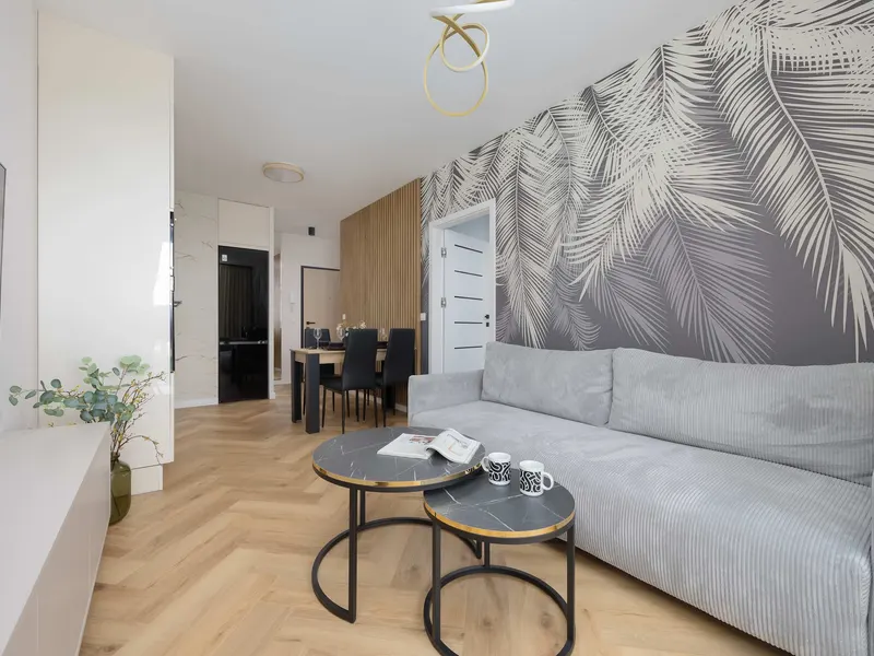 Functional Apartment in Warsaw | Balcony and Parking – photo 1