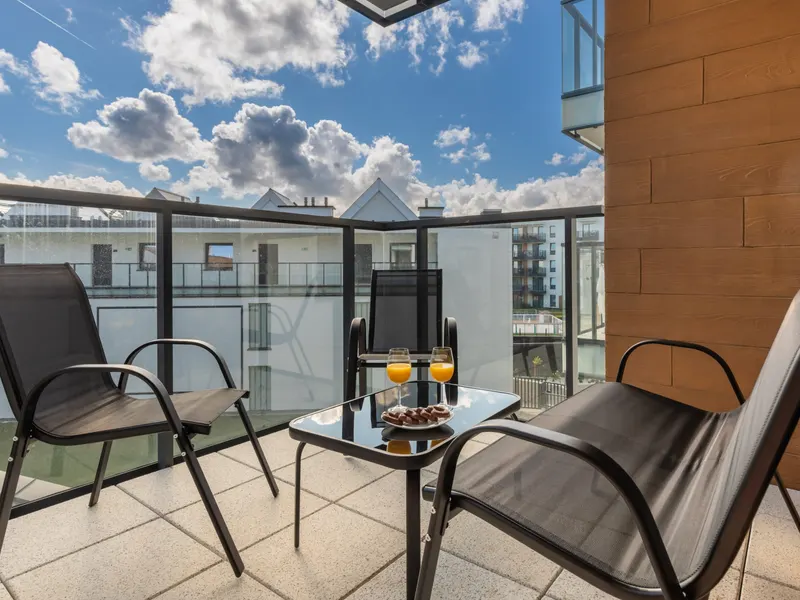 Moderne Wohnung in Bel Mare | Balkon und Privatparkplatz – Foto 2