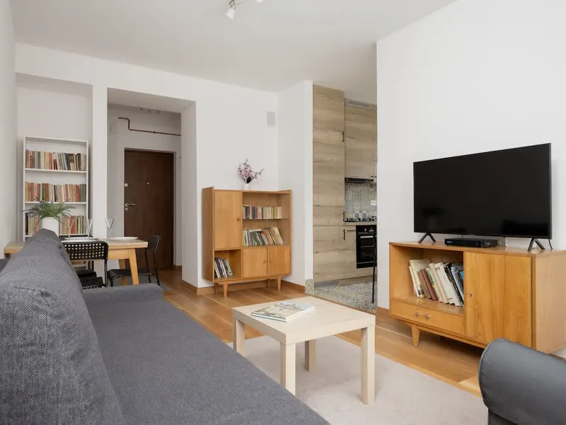 Air-conditioned Apartment in the Center | Balcony and Workspace – photo 4