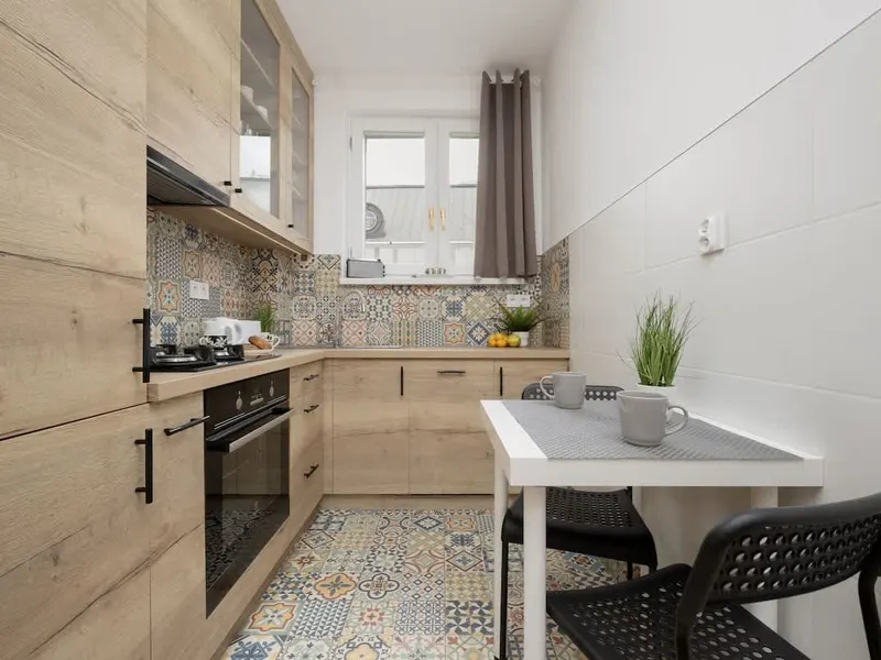 Air-conditioned Apartment in the Center | Balcony and Workspace – photo 3