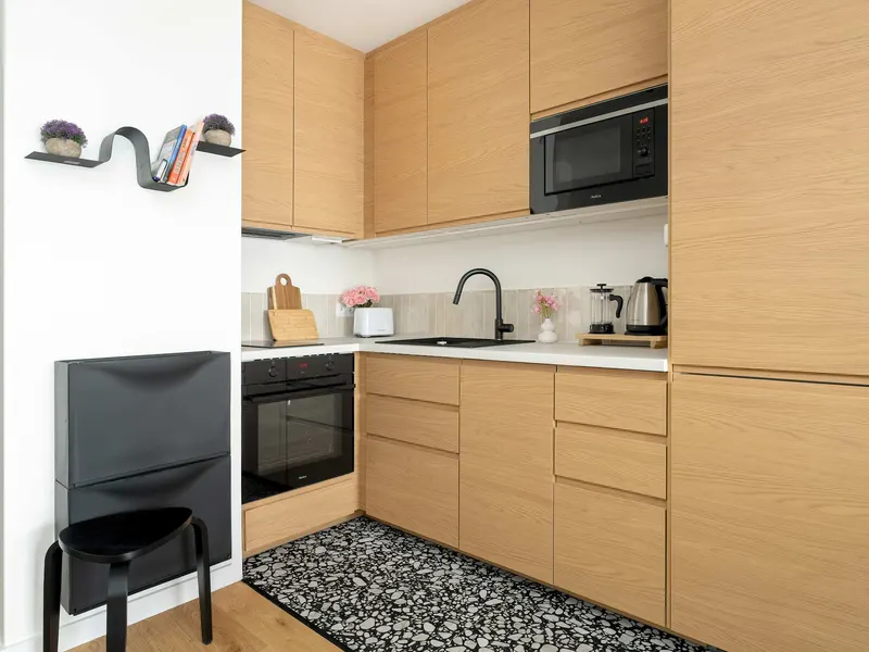 Sunny Apartment with Balcony | Parking in Garage – photo 3