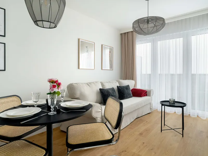 Sunny Apartment with Balcony | Parking in Garage – photo 2