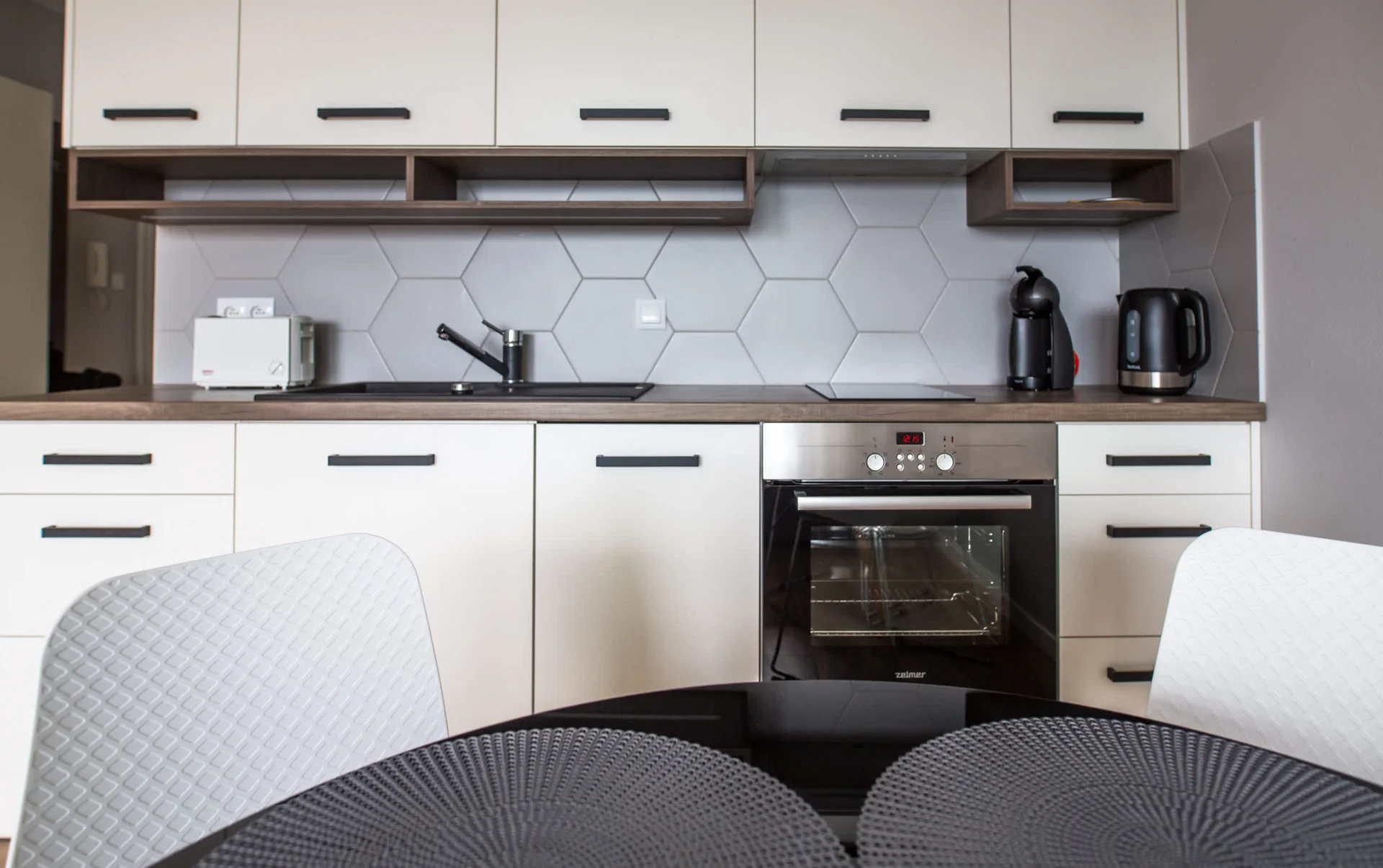 Fully equipped kitchenette.