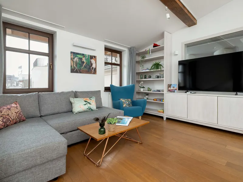 Geräumige Wohnung | Terrasse, Klimaanlage, Arbeitsraum – Foto 1