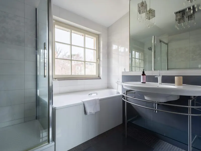 Geräumige Wohnung | Zwei Terrassen, Parkplatz und Badewanne – Foto 5