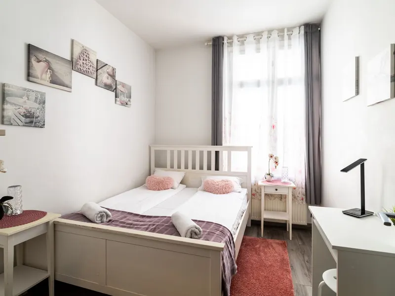 Przestronny Apartament w Centrum | 3 Sypialnie i Miejsce do Pracy – zdjęcie 2