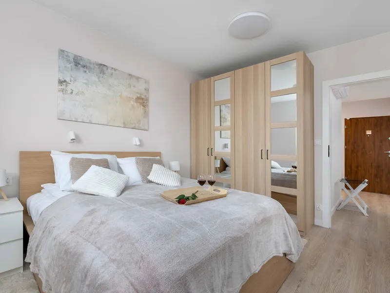 Geräumige Wohnung | Balkon, Parkplatz, 400 m zum Strand – Foto 3