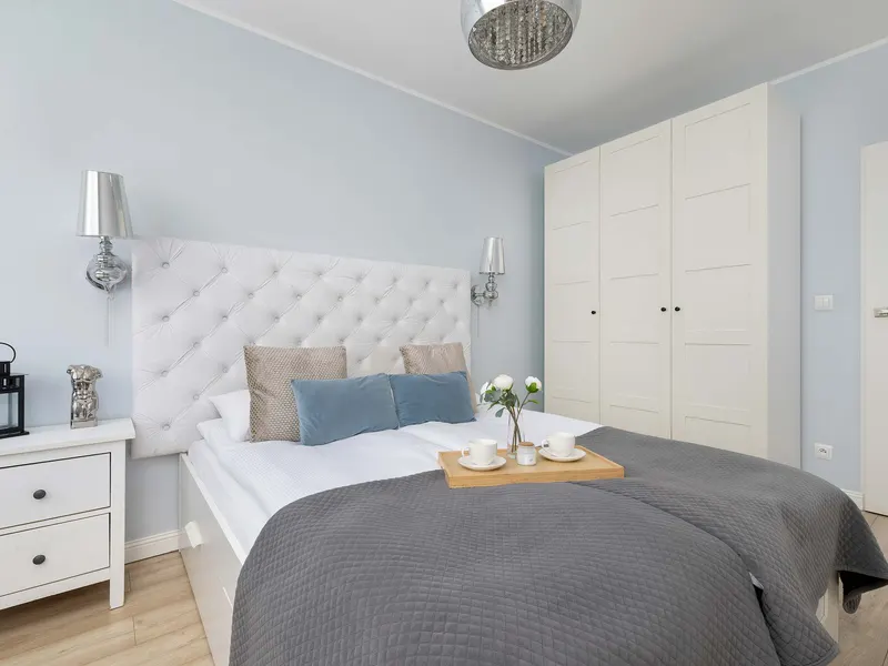 Stilvolle Wohnung mit Balkon | Parkplatz | Arbeitsplatz – Foto 2