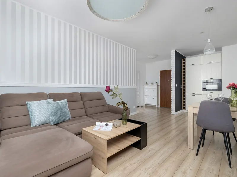 Stilvolle Wohnung mit Balkon | Parkplatz | Arbeitsplatz – Foto 1