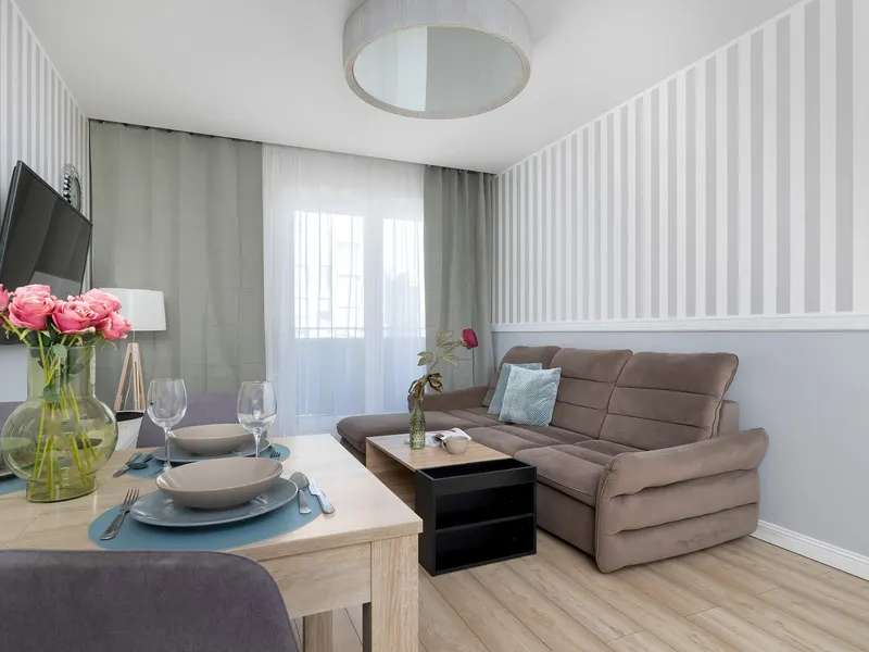Stilvolle Wohnung mit Balkon | Parkplatz | Arbeitsplatz – Foto 5
