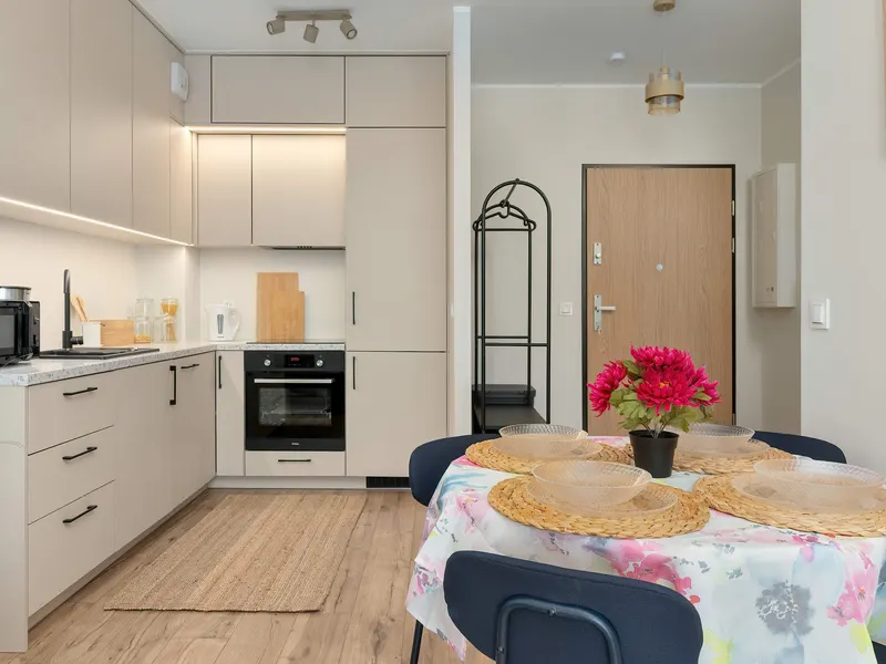 Helle Wohnung | Privater Garten und Parkplatz – Foto 2