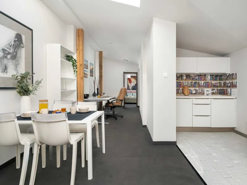 Zweistöckige Wohnung im Zentrum | Klimaanlage | Arbeitsraum – Foto 3