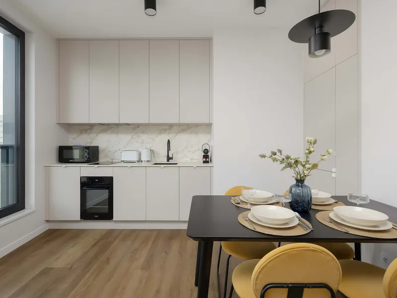 Stylish Apartment | Parking, Balcony, Workspace – photo 4