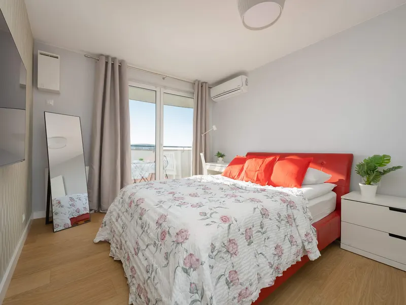 Bright Apartment with Balcony | 2 Bedrooms and City View – photo 1