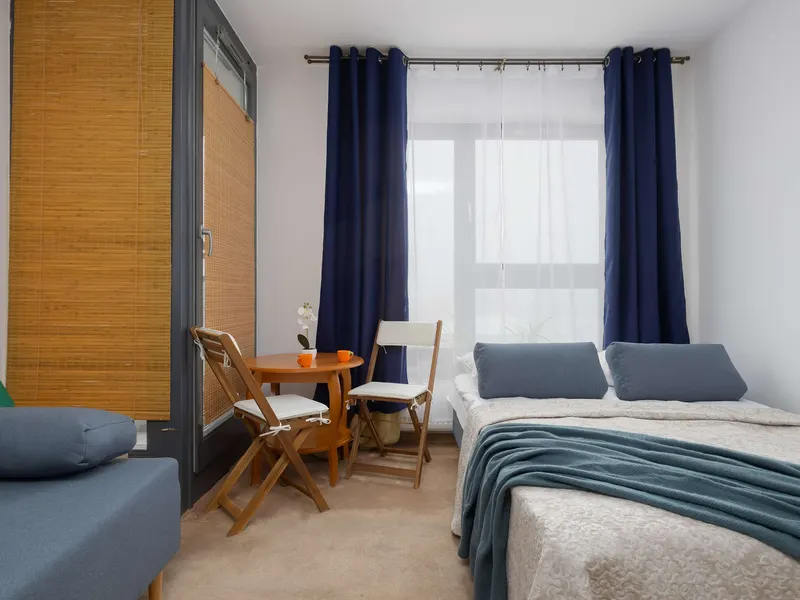 Bright Studio | Air Conditioning, Balcony and Parking – photo 2