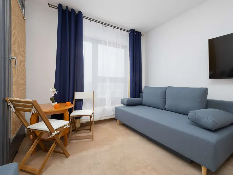 Bright Studio | Air Conditioning, Balcony and Parking – photo 1