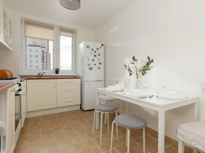 Bright Apartment with Balcony | Workspace – photo 5