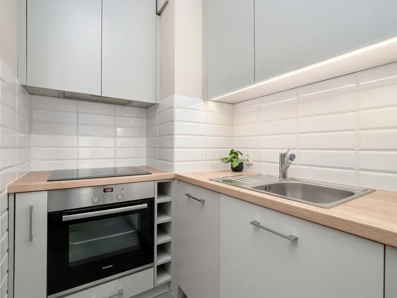 Funktionelles Studio in Warschau | Balkon und Nähe zur Metro – Foto 3
