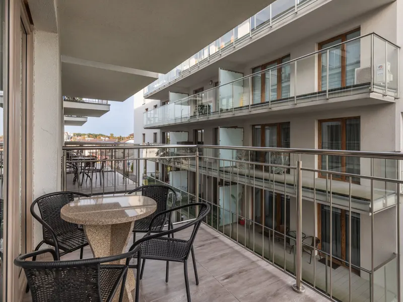 Apartament z Sypialnią i Balkonem | 1,5 km do Plaży – zdjęcie 3