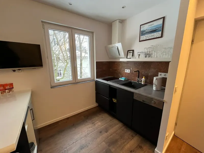 Apartament z 2 Sypialniami | Blisko Plaży, Biurko do Pracy – zdjęcie 3