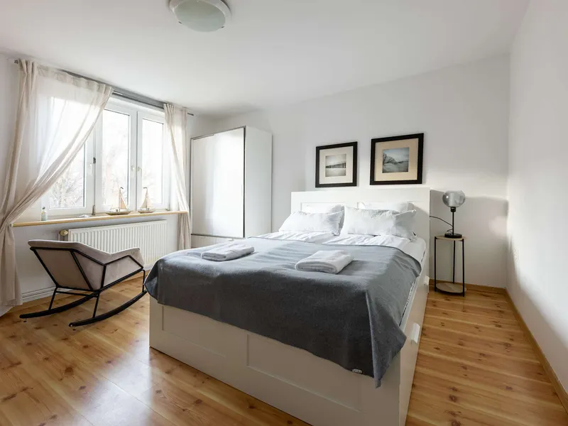 Apartament z 2 Sypialniami | Blisko Plaży, Biurko do Pracy – zdjęcie 1