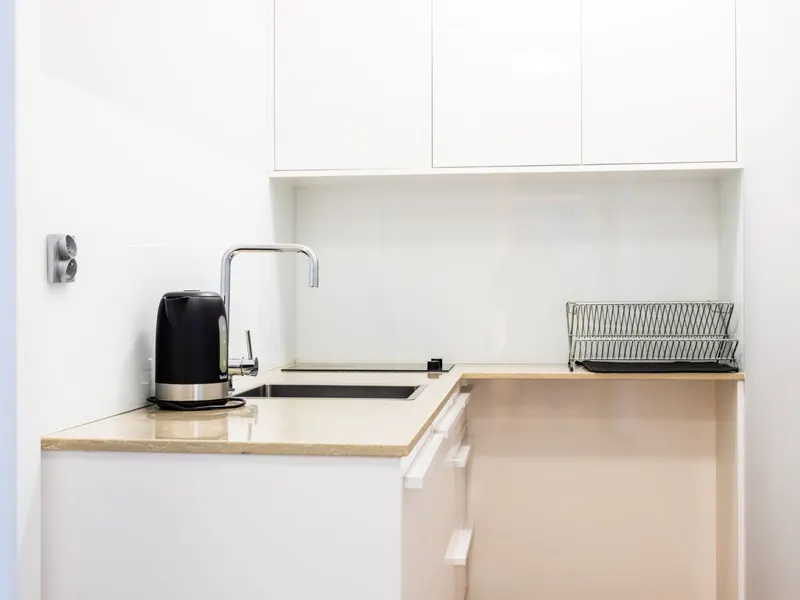 Klimatyzowany Apartament | 2 Sypialnie, Parking, Blisko Plaży – zdjęcie 4