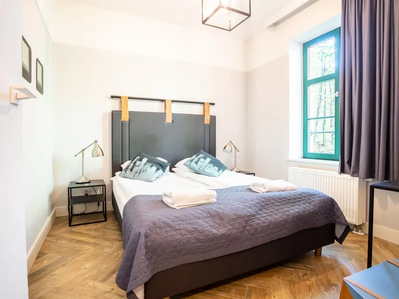 Klimatyzowany Apartament | 2 Sypialnie, Parking, Blisko Plaży – zdjęcie 1