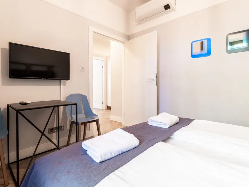 Klimatyzowany Apartament | 2 Sypialnie, Parking, Blisko Plaży – zdjęcie 3