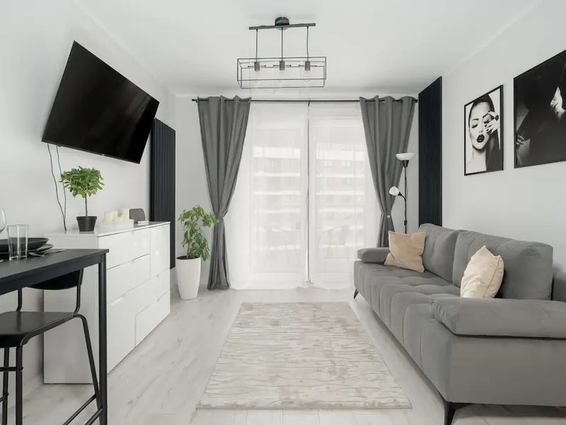 Apartment with Balcony on the 10th Floor | Parking and Neighborhood View – photo 3