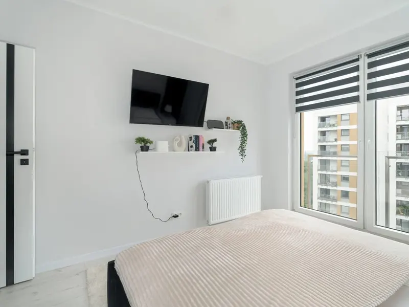 Apartment with Balcony on the 10th Floor | Parking and Neighborhood View – photo 4