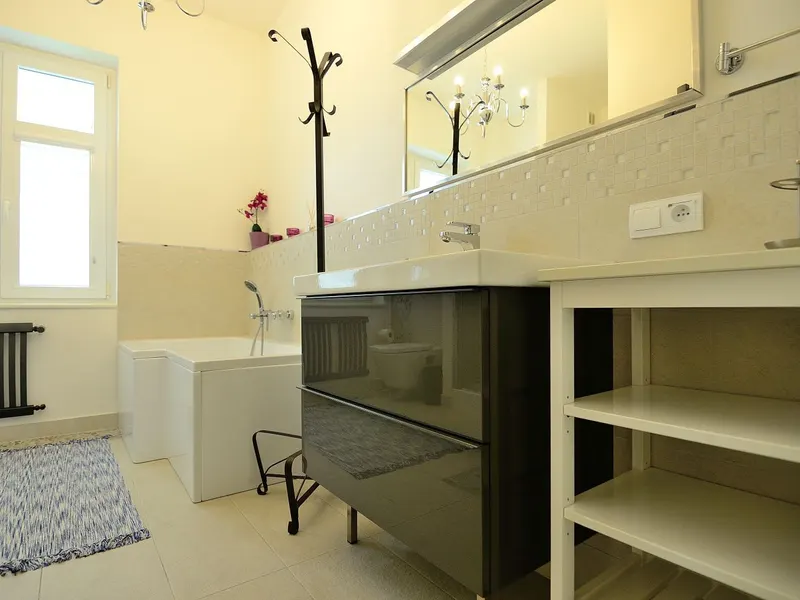Przestronny Apartament | 450 m do Plaży, 3 Sypialnie, Balkon – zdjęcie 4