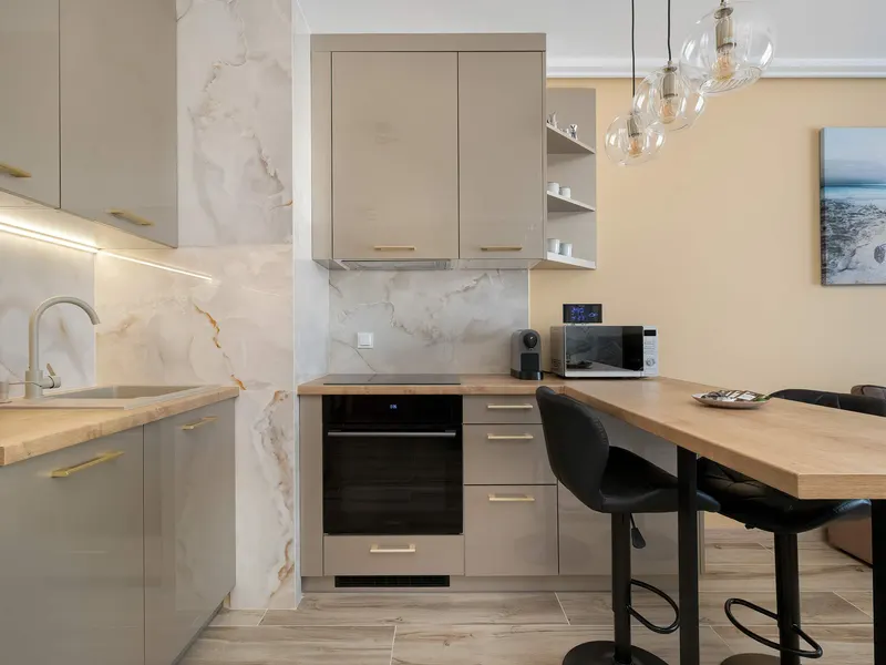 Sunny Apartment for Families | Balcony and Parking Space – photo 3
