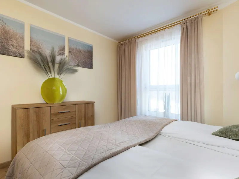 Sunny Apartment for Families | Balcony and Parking Space – photo 5