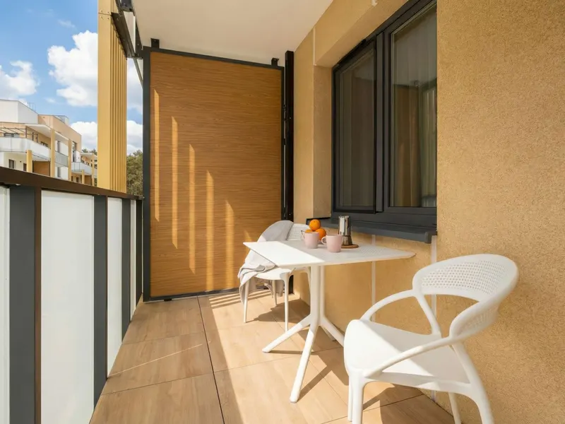 Nadmorski Apartament blisko plaży | Balkon i Klimatyzacja – zdjęcie 4