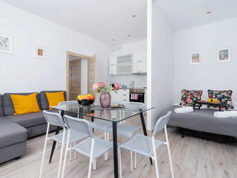 Stylish Apartment in a Tenement House | 100 m from the Main Railway Station – photo 2