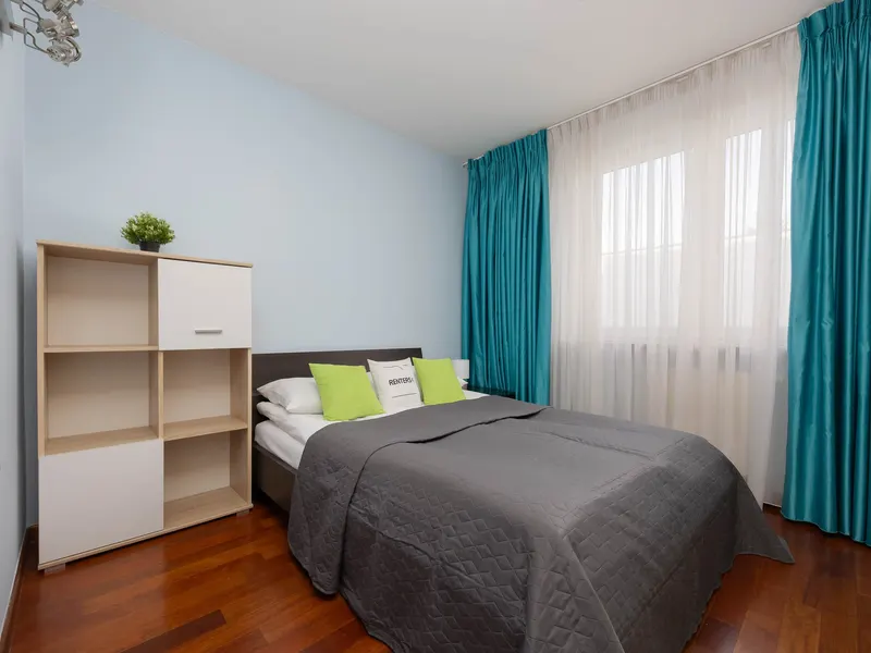 Geräumige Wohnung mit 2 Schlafzimmern | Parkplatz | Balkon | Arbeit – Foto 2