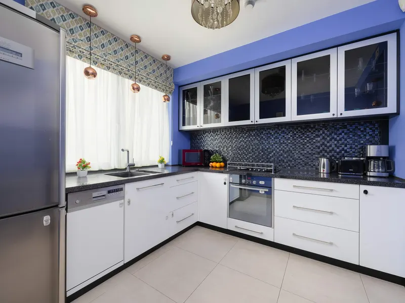 Geräumige Wohnung mit 2 Schlafzimmern | Parkplatz | Balkon | Arbeit – Foto 3